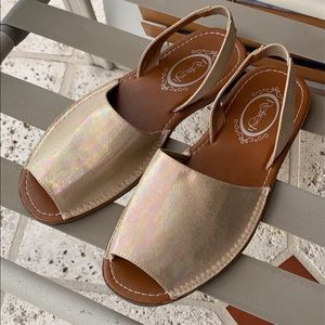 Gold flats - Size 9 - BRAND NEW